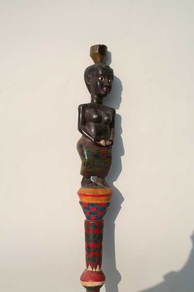 Ashanti, d`afrique : Ghana, statuette Ashanti, masque ancien africain Ashanti, art du Ghana - Art Africain, collection privÃ©es Belgique. Statue africaine de la tribu des Ashanti, provenant du Ghana, 799/1594.Canne de chef h.70cm.1Ã¨re moitiÃ© du 20eme sc.Canne trÃ¨s collorÃ©e avec femme debout trÃ¨s digne,tenant une boule de pembe (poudre blanche) dans les mains.1Ã¨re moitiÃ©b du 20eme sc.. art,culture,masque,statue,statuette,pot,ivoire,exposition,expo,masque original,masques,statues,statuettes,pots,expositions,expo,masques originaux,collectionneur d`art,art africain,culture africaine,masque africain,statue africaine,statuette africaine,pot africain,ivoire africain,exposition africain,expo africain,masque origina africainl,masques africains,statues africaines,statuettes africaines,pots africains,expositions africaines,expo africaines,masques originaux  africains,collectionneur d`art africain